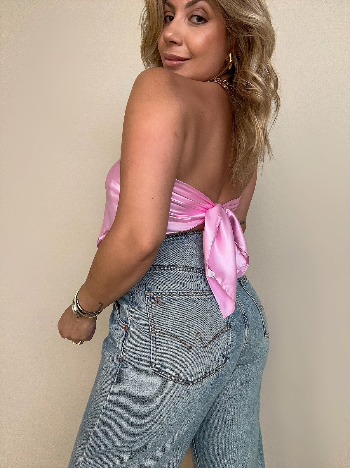 Como transformar seu look com a regata lenco