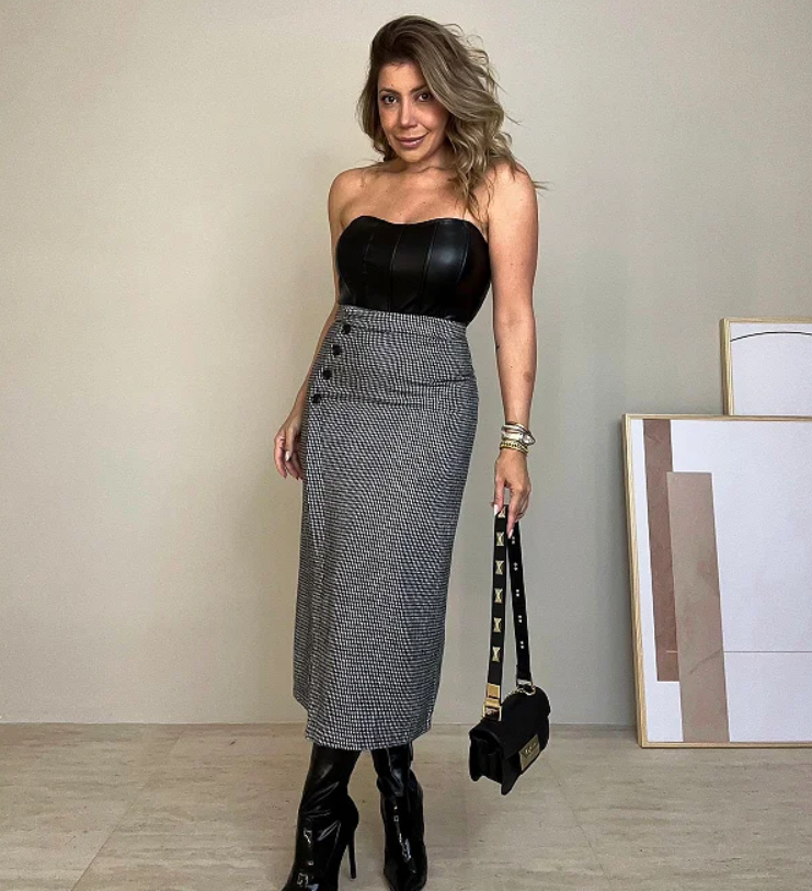 Elegancia Contemporanea Top Preto e Saia Midi Bege
